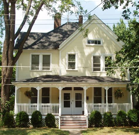 Farmhouse exterior, Farmhouse design, Country style homes