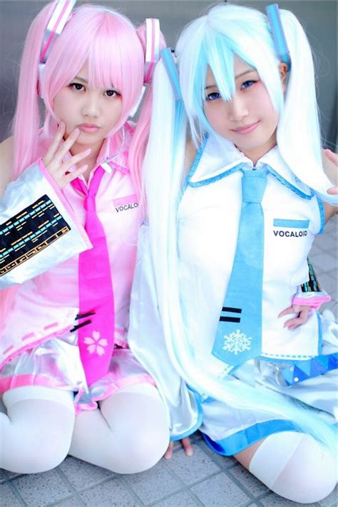 Sakura Miku & Hatsune Miku Cosplay Art