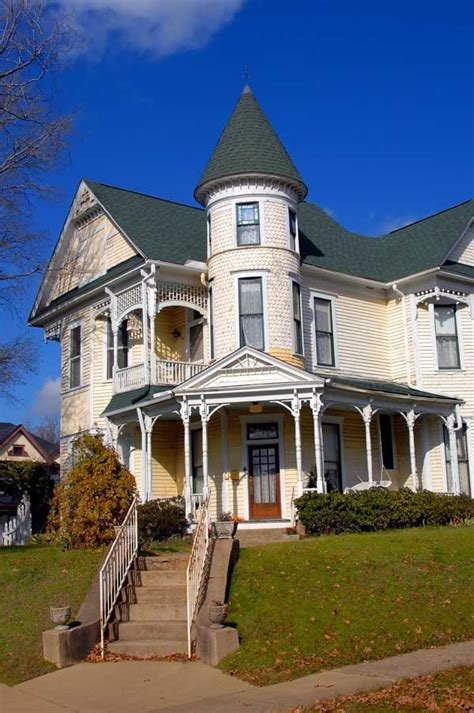 25 Victorian Exterior Design Ideas - Decoration Love | Victorian homes exterior, Victorian style ...