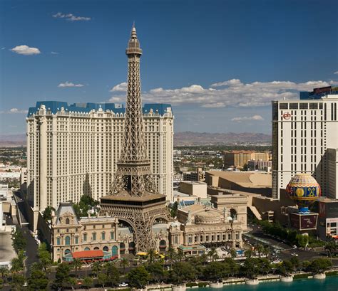 Datei:The hotel Paris Las Vegas as seen from the hotel The Bellagio.jpg ...
