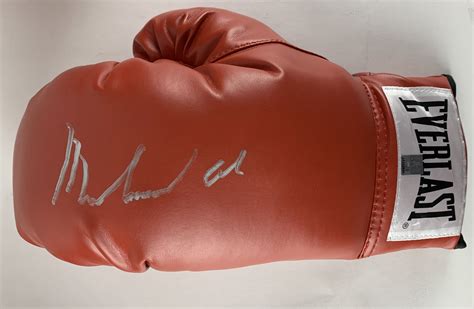 Lot Detail - Muhammad Ali Signed Red Everlast Boxing Glove w/ MASSIVE Signature! (Beckett/BAS ...