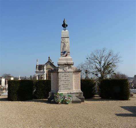 Monuments aux Morts - Wikipedia