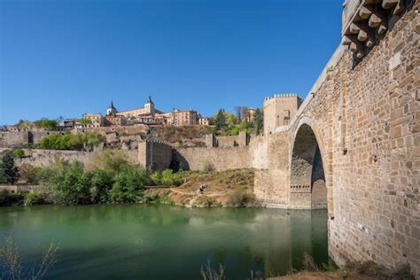 Premium Photo | Toledo skyline with alcazar of toledo alcantara bridge ...