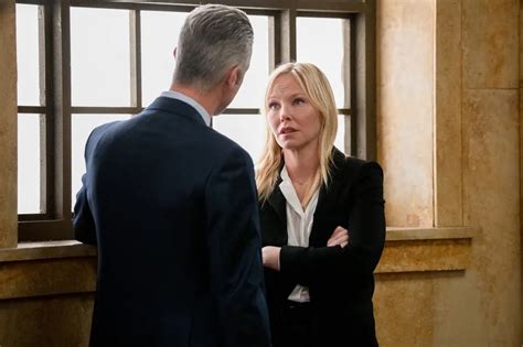 Why Did Amanda Rollins Leave Law & Order SVU? Where is Kelli Giddish Today?