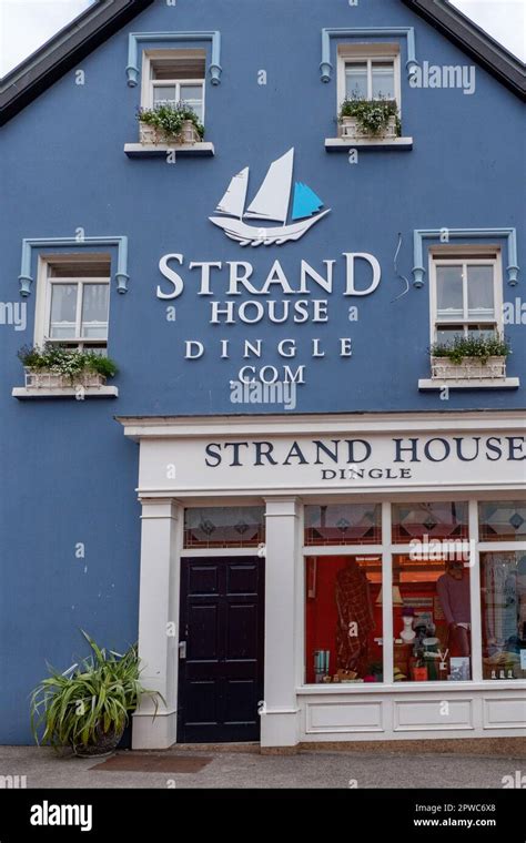 Strand House in Dingle, Ireland Stock Photo - Alamy