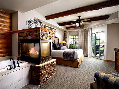 20 Hotel Rooms with Jacuzzi in Branson - Anna's Guide 2024