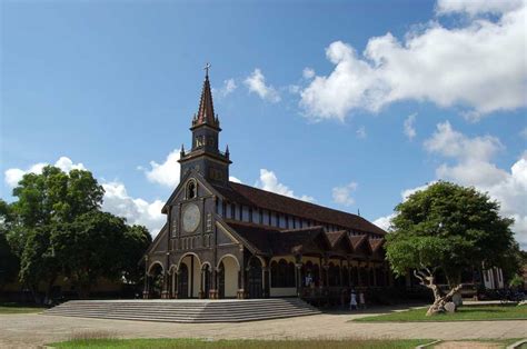 10 Vietnamese Churches Displaying Architectural Beauty | Holidify