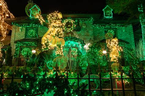 See this year's completely outrageous Dyker Heights Christmas lights | 6sqft