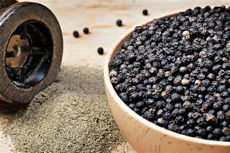 Black Pepper (Kali Mirch Sabut) 12mm - ThukralFoods