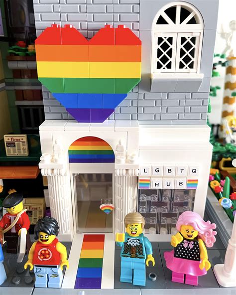 Lego Pride Parade MOC (Happy Pride Month!) : r/lego