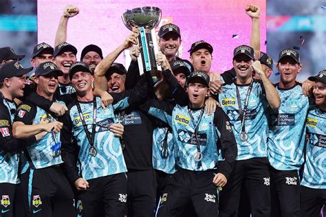 Brisbane Heat stuns Sydney Sixers to collect second BBL title