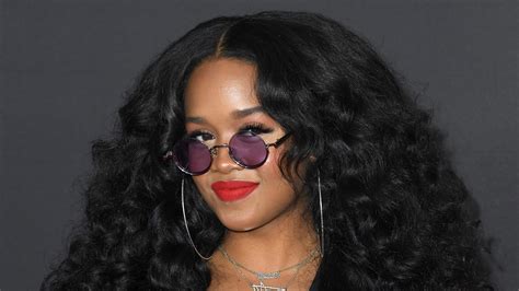 H.E.R. Wears Box Braids That Practically Touch the Floor — Photos | Allure