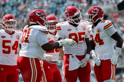 Chris Jones returns with a fury as Chiefs stifle Jaguars in 17-9 win ...