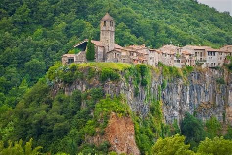 Mail2Day: Castellfollit de la Roca - A Beautiful Mountain Village in Spain (12 pics)