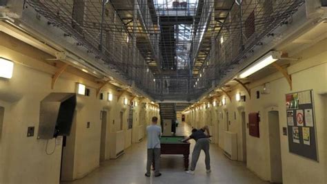 Prison life 'better than the streets' - BBC News