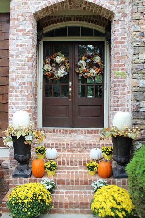 Fall Front Porch: Mums + Pumpkins - Refresh Restyle