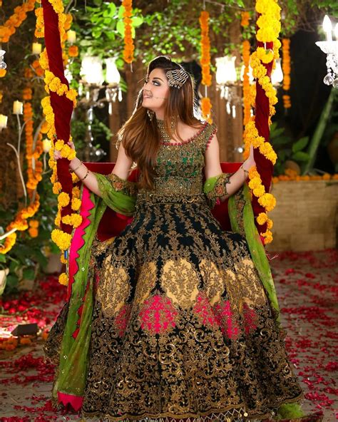 Awesome Bridal Photoshoot of Alizeh Shah for Kashees | Daily InfoTainment | Bridal dresses ...