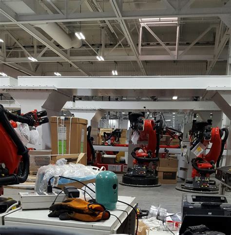 467 Kuka Robots shipped to Model 3 factory ahead of production start in ...