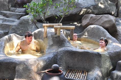 Mud-bathing in Vietnam – Travel information for Vietnam from local experts