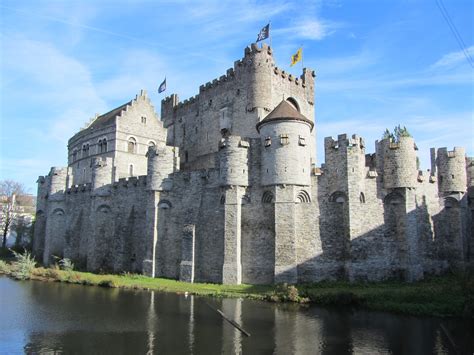 Download Man Made Gravensteen Wallpaper