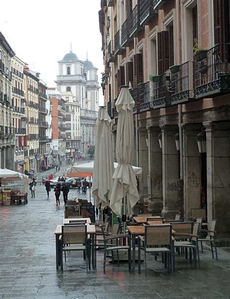 Street scene in Madrid city centre, Spain | Madrid city, Street scenes ...