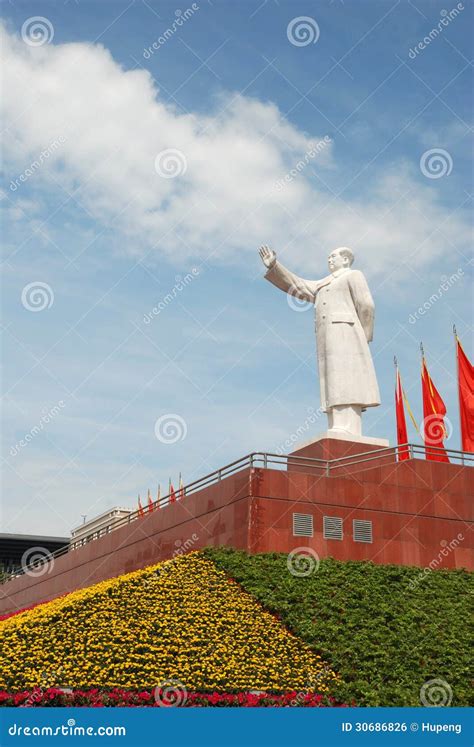 Statue of Mao Zedong in Chengdu Editorial Photo - Image of giant ...