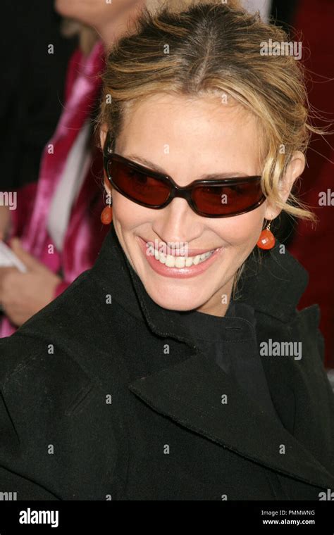 12/10/2006 Julia Roberts Charlotte's Web @ Arclight, Hollywood photo by ...