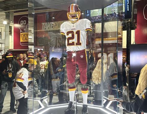 Massive Fan Blowback Over Washington Commanders’ Sean Taylor Statue ...