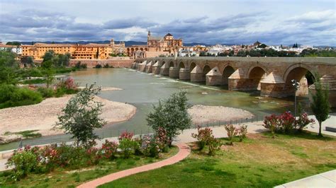 Cordoba, Andalusia, Spain, the river Guadalquivir, bridge, house ...