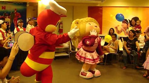 jollibee dance - YouTube