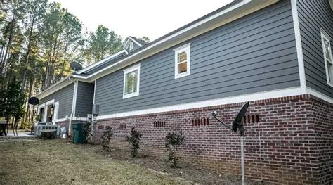 A Guide to Wood-Look Vinyl Siding