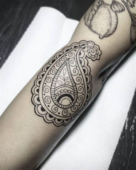 Paisley Tattoos Explained: History, Common Themes & More