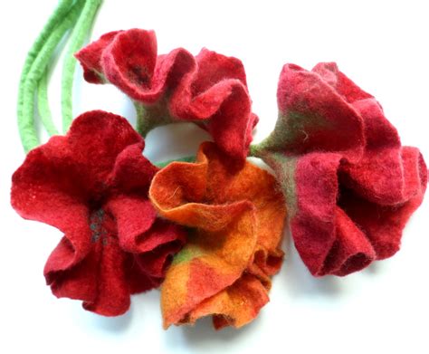 Felters Journey: TUTORIALS - Felting Flowers