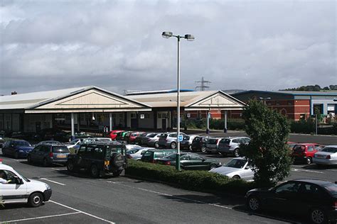 Newton Abbot: railway station © Martin Bodman cc-by-sa/2.0 :: Geograph Britain and Ireland