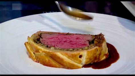 FILLET OF BEEF WELLINGTON, RED WINE SAUCE - YouTube