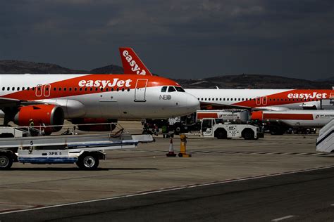 easyJet Baggage Fees & Policy [2024 Update]