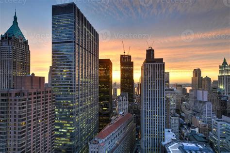 New York downtown skyline at sunset. 16108599 Stock Photo at Vecteezy