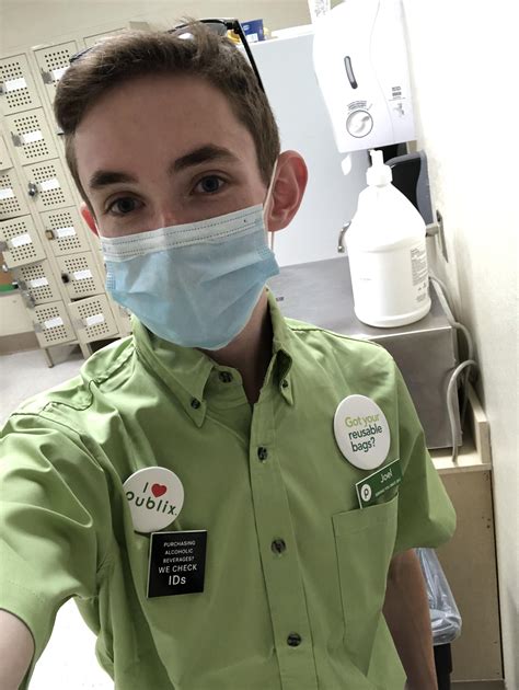 Got my uniform!! : r/publix