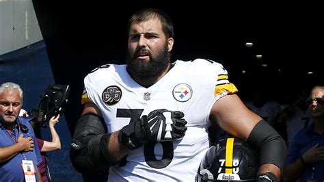 Steelers' Alejandro Villanueva 'embarrassed' he stood alone for nat...