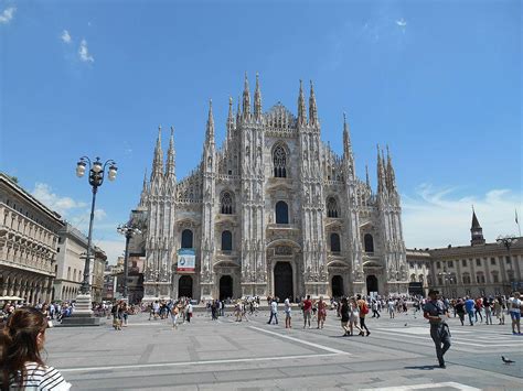 City Orientation Walking Tour, Milan, Italy