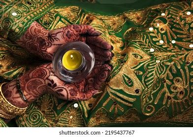 Bride Hands Mehndi Design Green Wedding Stock Photo 2195437767 ...