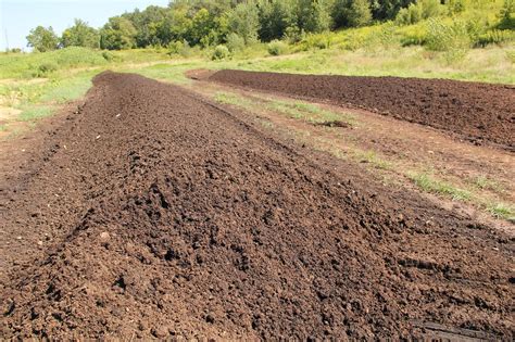 Manure composting - Clean Lakes Alliance