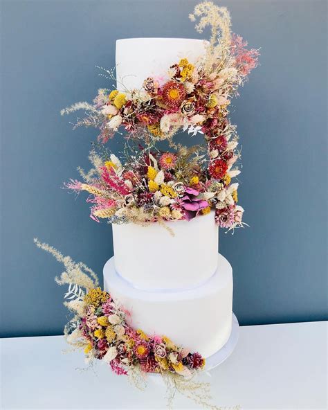 Dried flowers are a MASSIVE trend for 2020 wedding cakes, and when combined with a breathtaking ...