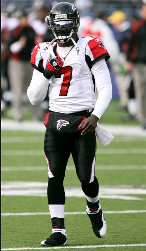 MICHAEL VICK #michaelvick #vick #v7 #nfl #falcons | Nfl football ...