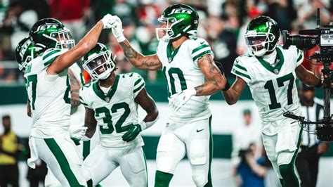 New York Jets To Make Throwback Uniforms Permanent, Unveil Green, Black ...