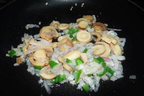 Scrambled Eggs with Mushrooms - Hinz Cooking