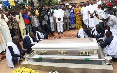 Nigerians differ over lavish, elaborate burials for the dead — NEWSVERGE