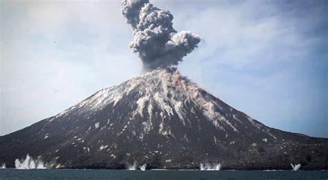 Indonésia. Anak Krakatau, o vulcão que originou o tsunami