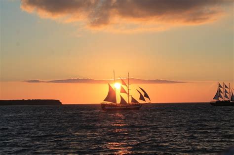 santorini-caldera sunset cruise - ViewBug.com