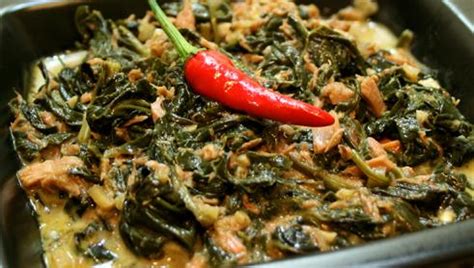 Laing Recipe (Taro Leaves with Coconut Milk) - LasangRecipes